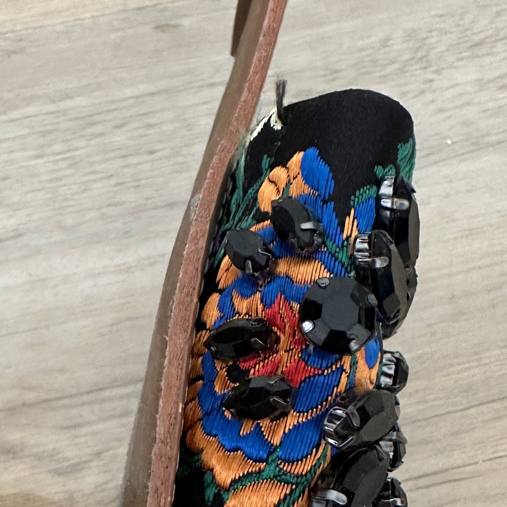 Express Sandals - Picture 3 of 11